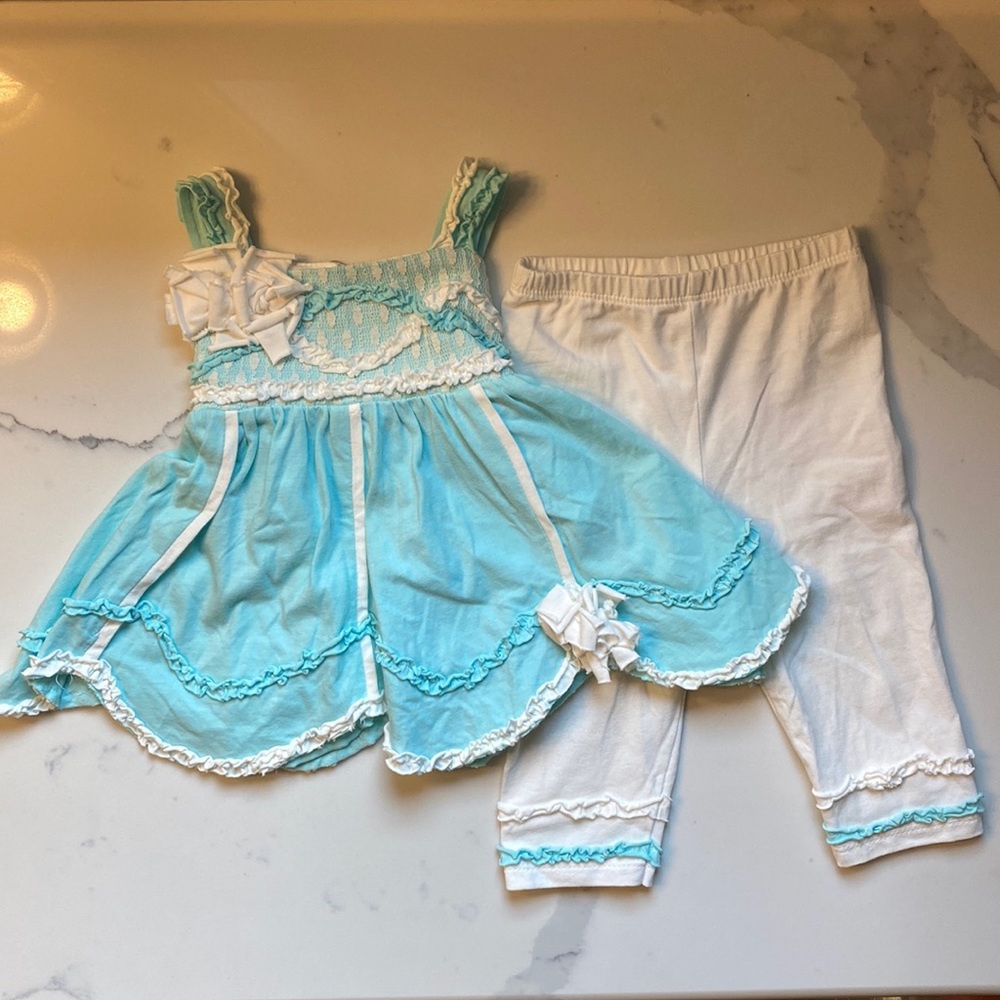 Isobella and Chloe outfit. Size 6 months